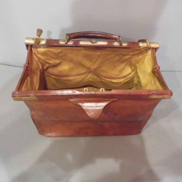 Vintage Gladstone Bag - Travers Antiques